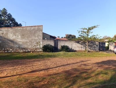 VENDO CASA CON PISCINA EN AREGUÁ