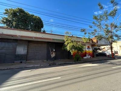 Esquina Con 6 Salones Comerciales Sobre Acuña De Figueroa (av. Quinta)