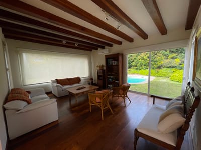 Casa En Pinares, 4 Dormitorios Con Piscina Climatizada. 