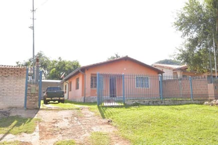 VENDO CASA EN CAACUPE A 7 MINUTOS DE LA BASILICA