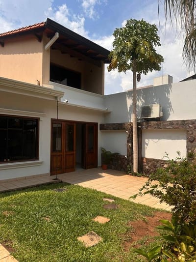 VENDO HERMOSA CASA EN BARRIO MBURICAO 