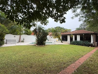 CASA EN VENTA. MCAL ESTIGARRIBIA. ASUNCIÓN - PY.
