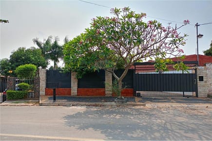  Vendo amplia Casa con Piscina