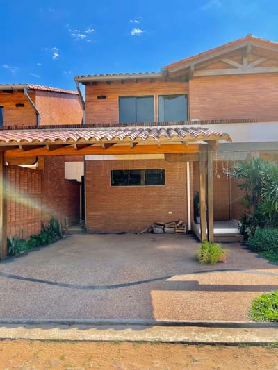 VENDO DUPLEX EN CONDOMINIO ZONA CIT
