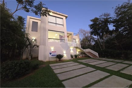 CASA MINIMALISTA EN CONDOMINIO SUNSET HILLS