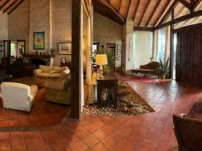 VENDO RESIDENCIA EN BARRIO CERRADO LOS MANGOS LAMBARE