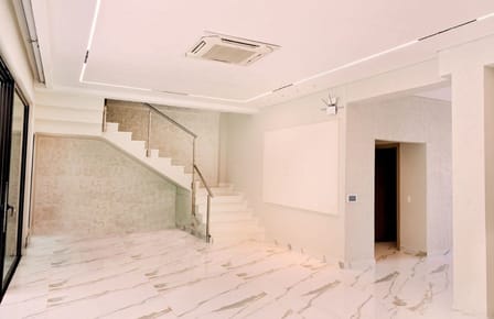 EN ALQUILER – EXCLUSIVA RESIDENCIA DE LUJO A ESTRENAR EN ZONA YACHT Y GOLF 