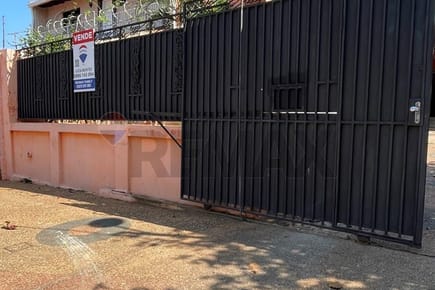 EN VENTA AMPLIA CASA EN HIPODROMO ASUNCION 