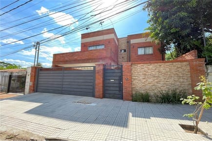 VENDO AMPLIA CASA EN LAMBARE ZONA YACHT