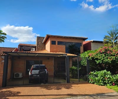 En Venta Casa En Villa Adela - Luque