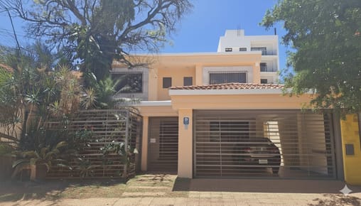 En venta - Casa en barrio Mburucuya