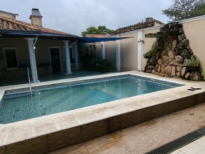 VENDO RESIDENCIA DE 4 DORMITORIOS EN SUITE EN EL BARRIO SAN PABLO