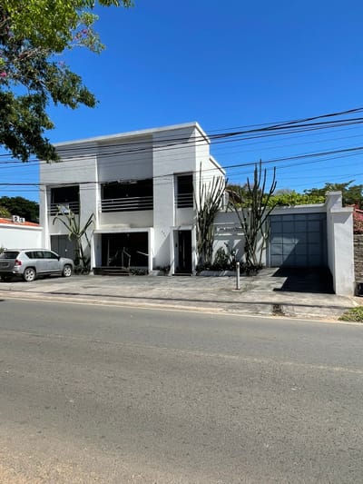 Alquilo casa para oficina o consultorios en Bo. Mcal. Estigarribia Asunción 