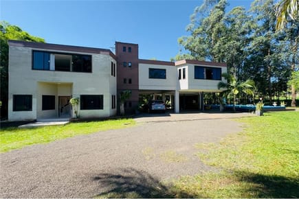 Venta de Lujosa Casa, en ENCARNACIÓN, Itapúa