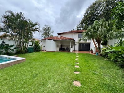 RESIDENCIA EN VENTA EN ITÁ ENRAMADA