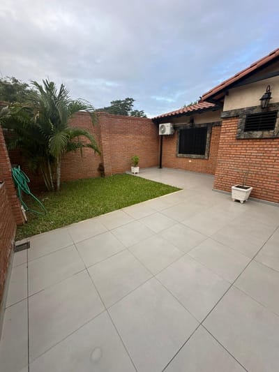 Vendo Amplia Y Moderna Casa En ñemby, Rincón 