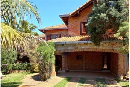 Lujosa residencia en venta en Bo. Surubi'i - MRA