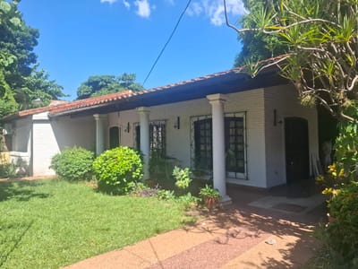 VENDO CASA ESTILO COLONIAL EN BARRIO SAJONIA