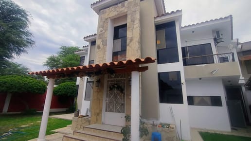 AMPLIA CASA EN VENTA O ALQUILER LOMA BLANCA - PIURA