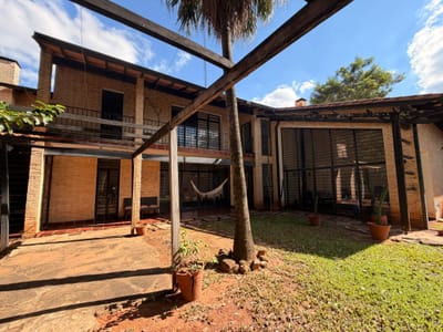 VENDO CASA SOBRE MOISES BERTONI 