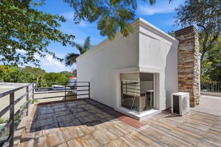 Vendo casa en Lambare - A 1 cuadra de la avenida del  Yacht 