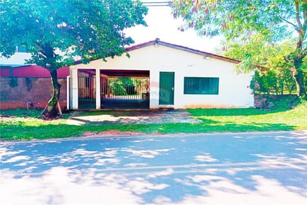 VENDO HERMOSA RESIDENCIA CON PISCINA EN AREGUA