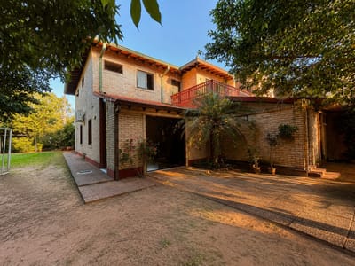 En Venta Amplia Residencia Con Piscina | San Lorenzo 