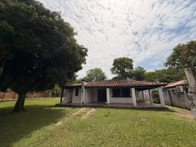 VENDO CASA COLONIAL CON AMPLIO PATIO EN COUNTRY CLUB SAN BERNARDINO
