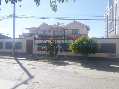 EN VENTA HERMOSA Y AMPLIA CASA EN QUILLACOLLO