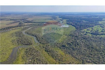 Estancia de 1.040 Hectáreas en Arroyos y Esteros linda con el Río PY
