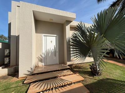  Hermosa Casa Amoblada en Alquiler –  Hernandarias