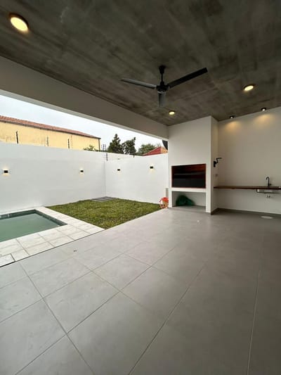 ALQUILO HERMOSO DÚPLEX CON PISCINA Y QUINCHO – PLAZA MADERO - BARRIO AMERICA