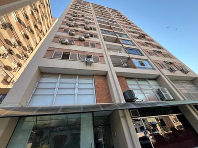 Departamento En Venta De 3 Dormitorios + Area De Servicio En San Roque Asuncion