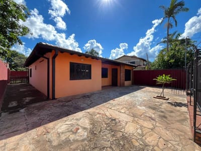 Vendo amplia propiedad en Villa Elisa - Barrio Ypati
