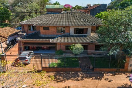Vendo Casa de 5 habitaciones en Asunción Bº Santa Librada sobre Perón 