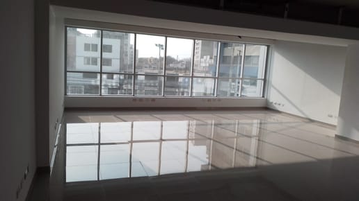 Alquiler De Oficina  De 77m2 En Edificio Plexus, San Miguel