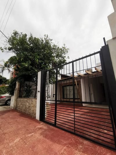 ALQUILO CHALET EN LAS MERCEDES A UNA CUADRA DE GENERAL SANTOS