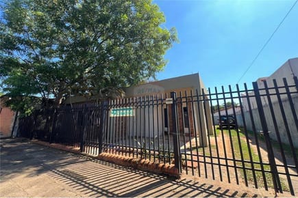 VENDO AMPLIA CASA EN SAN LORENZO