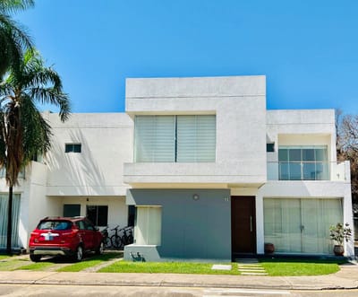 AMPLIA Y HERMOSA CASA EN VENTA ZONA NORTE