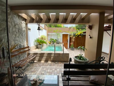 Venta de amplia casa en San Miguel, con finos acabados.$ 420,000.00