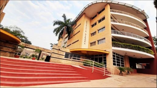 VENTA DE Departamento 3 habitaciones y 2 cocheras EDIFICIO MANORA