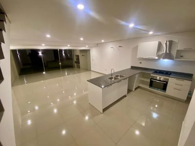 VENDO DUPLEX A ESTRENAR EN LA ZONA DEL YACHT