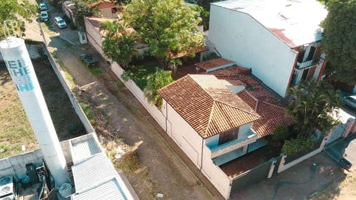 EN VENTA Hermosa RESIDENCIA en LAMBARE