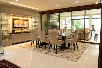 Incomparable Residencia de Autor en Venta – Barrio Mburicaó