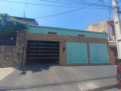 Vendo Amplia Casa en Asunción Barrio Sajonia 