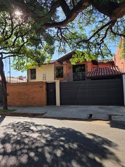 RESIDENCIA EN VENTA - BARRIO MCAL. ESTIGARRIBIA