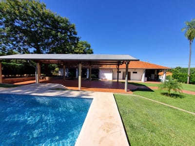 VENDO CASA QUINTA EN AREGUA 