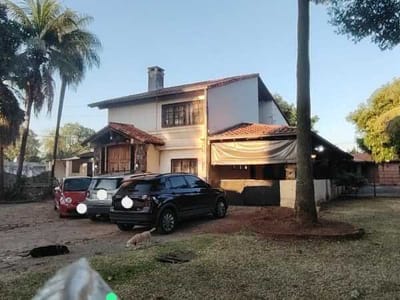 VENDO AMPLIA CASA ZONA RAKIURA