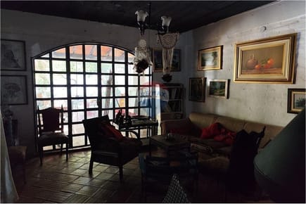 Casa Colonial en Lambaré: carácter, amplitud y naturaleza en perfecta armonía