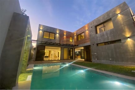 Impresionante casa en Mburucuya 
